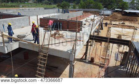 Ilheus, Bahia, Brazil - October 7, 2022: Workers During Construction Of A Polyclinic Of The Estada D