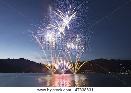 Fogos de artifício sobre o Lago Maggiore, Luino