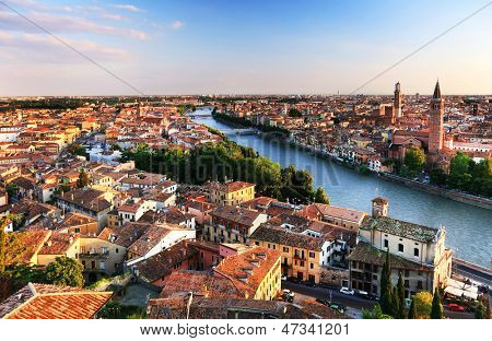 เวโรนาในเวลากลางคืน - ลีโอ ' อนาสตาเซียโบสถ์และทอร์เรคาเด Lamberti (Lamberti Tower)