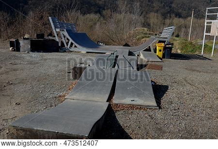 Modular Pumptrack Made Of Composite Material, Instead Of Pedaling And Bouncing To Move Bicycles, Sco
