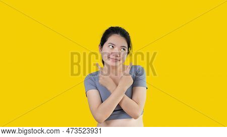 Asian woman pointing finger inviting click here, It is recommended to follow this direction or click