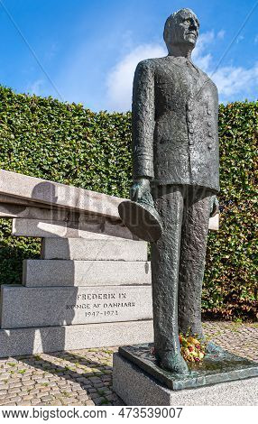 Copenhagen, Denmark - September 13, 2010: Side Closeup, Bronze Statue Of Danish King Frederik Ix, 9t
