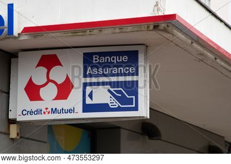 Bordeaux , Aquitaine  France - 03 10 2023 : Credit Mutuel Banque Assurance Brand Sign And Text On Ba