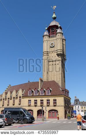 Bergues, France - July 5, 2022: Belfort Of Bergues On A Beautiful Day In Summer, Clear Day, Architec