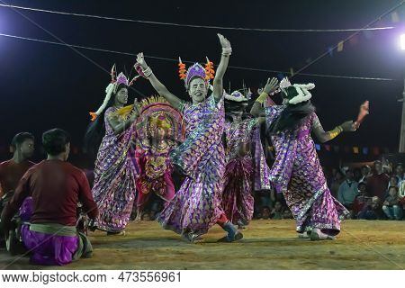 Purulia,west Bengal,india - 23rd December 2015 : Chhau Dance Or Chhou Dance Of Purulia. Unesco's Int