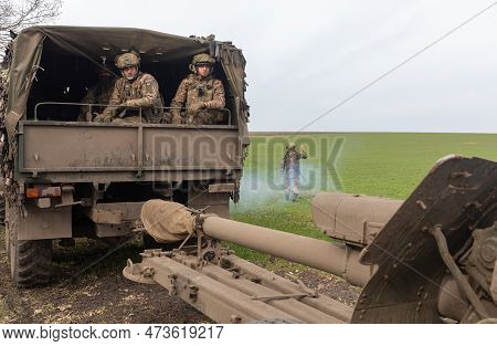 Donetsk Reg, Ukraine - Mar. 21, 2023: Ukrainian Soldiers Transports 122 Mm Howitzer To Firing Positi