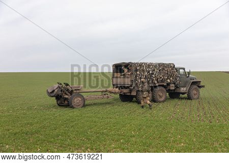 Donetsk Reg, Ukraine - Mar. 21, 2023: Ukrainian Soldiers Shooting From 122 Mm Howitzer D-30 In Donet