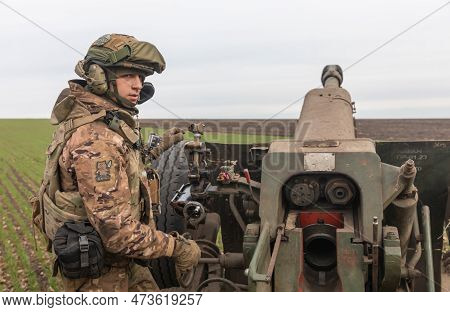 Donetsk Reg, Ukraine - Mar. 21, 2023: An Artillery Crew Is Seen Preparing A 122mm Howitzer D-30 For 