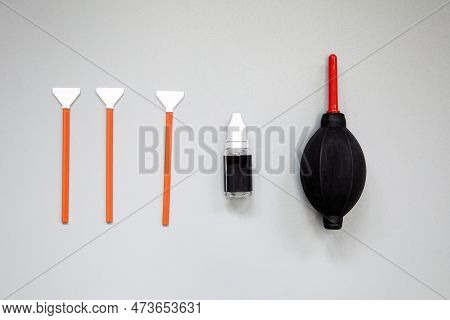 Sensor Cleaning Kit, Layout Of Cleaning Kit For Digital Cameras, Cleaning Sensor With Small Brush An