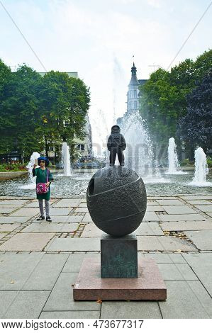 Oslo, Norway - August 26, 2016: The Astronaut Sculpture At The Spikersuppa Fountain In The Oslo City
