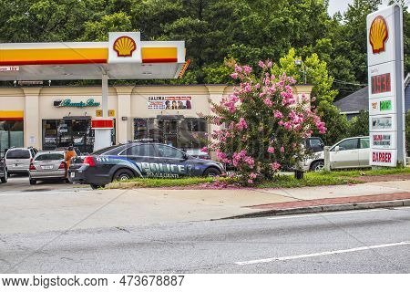Decatur, Ga Usa - 07 07 20: Dekalb Police Car Parked At A Shell Convenience Store Gas Price 1.93