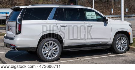 Monroeville, Pennsylvania, Usa March 26, 2023 A New, White Cadillac Escalade Suv For Sale At A Deale