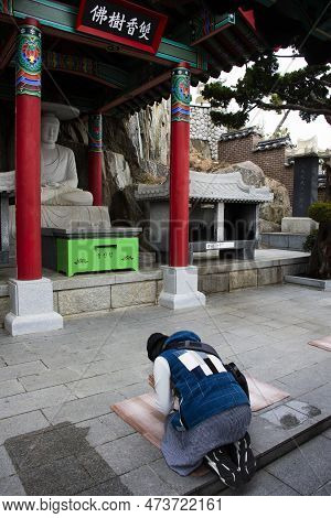 Traveler Thai Women Travel Visit And Respect Praying Blessing Wish Holy Mystery Ancient Stone Buddha