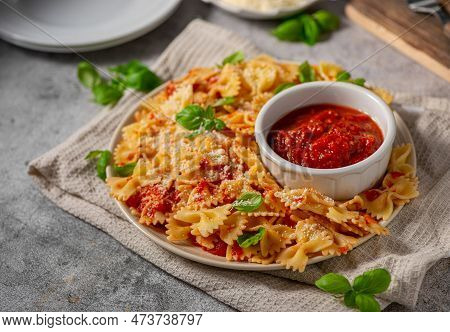 Homemade Pasta With Marinara Sauce