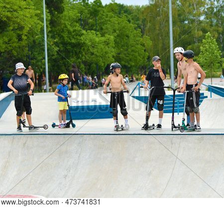 06.03.2022. Ukraine, Kyiv, Vdng Park. Children And Teenagers Ride Skateboards