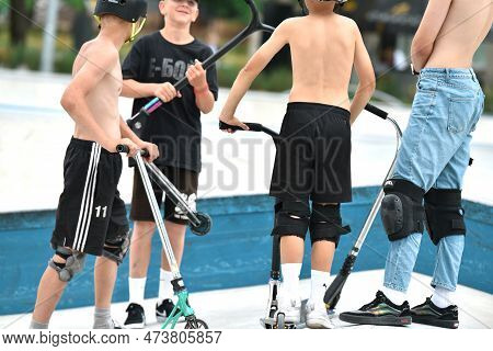 06.03.2022. Ukraine, Kyiv, Vdng Park. Children And Teenagers Ride Skateboards