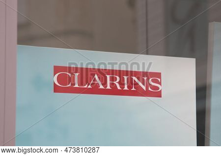 Bordeaux , Aquitaine  France - 03 10 2023 : Clarins Beauty Shop Brand Logo And Text Sign On Facade W