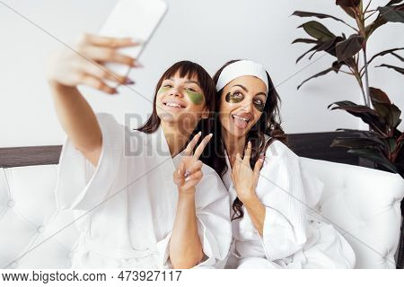 Mother And Teen Daughter Have Beauty Day Togather, Making Selfi, Copy Space. Mother And Daughter Use