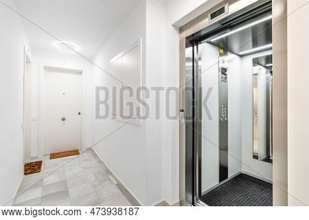 Modern Reliable Outdoor Elevator With A View Of The Hall And Doors To The Apartments In New Apartmen