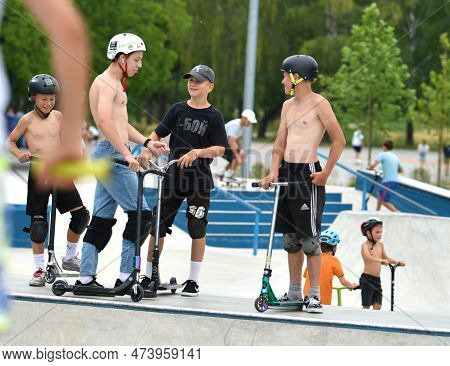 06.03.2022. Ukraine, Kyiv, Vdng Park. Children And Teenagers Ride Skateboards