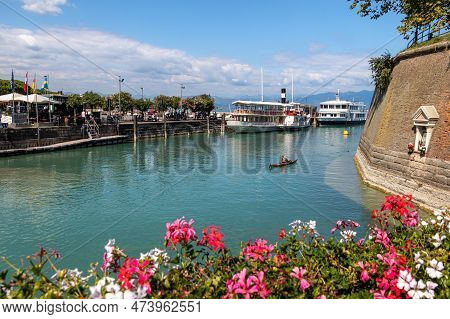 Peschiera, Lago Di Garda, Italy 22 September 2022 Ancient Venetian Walls And Ferry Port At Canale Di
