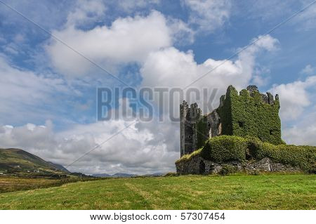 Ballycarbery Castle