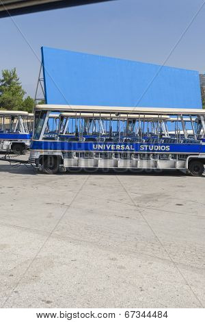 Los Angeles -usa, October, 2: Excursion Blue Buses Standing In Front Of The Biggest Chromakey Backgo