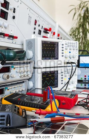 Faulty Solar Regulator And Checking Using An Oscilloscopes
