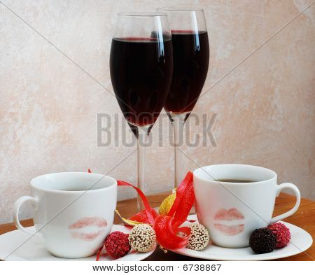 Romántico café y rojo vino