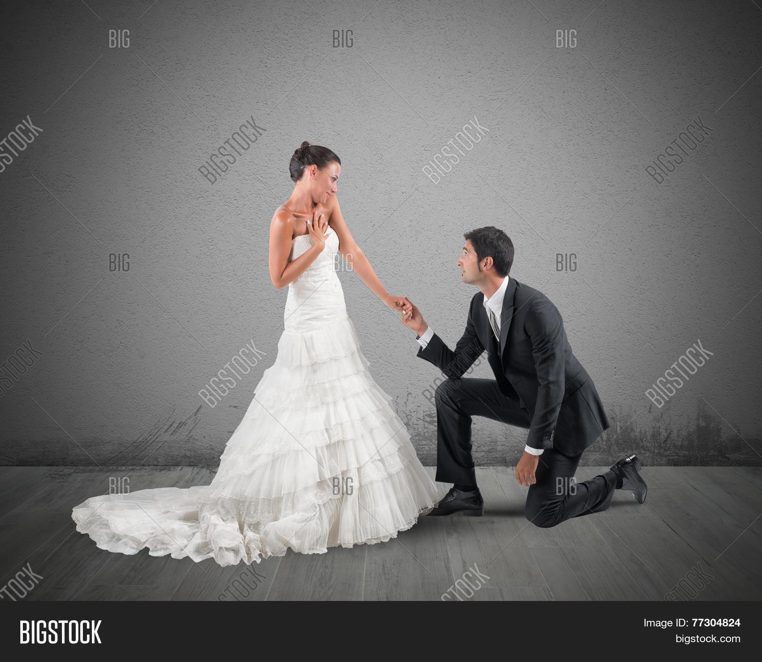 Предложения женихов. Предложения женихов. Жених делает предложение невесте фото. Интересные свадебные фотосессии. Жених и невеста.