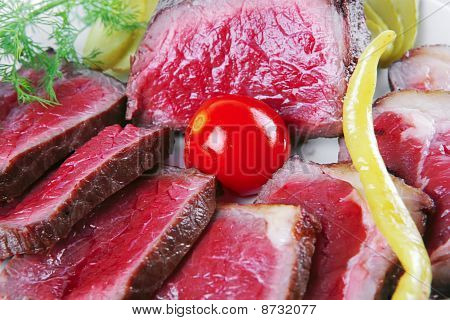 半生的牛肉