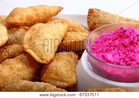 Gujia In Plate With Holi Color In Bowl