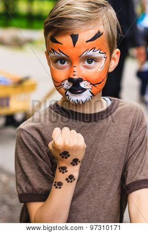 Boy with face painting tiger