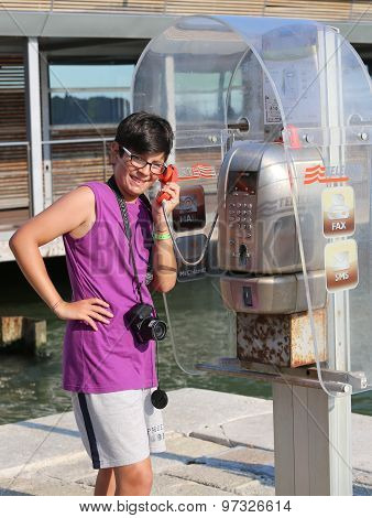 Venice, Ve - Italy. 18Th July, 2015: Young Tourist Guy With Camera Phones From The Old Phone Booth