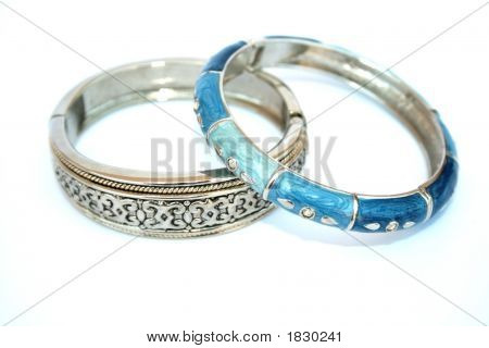 To armbånd