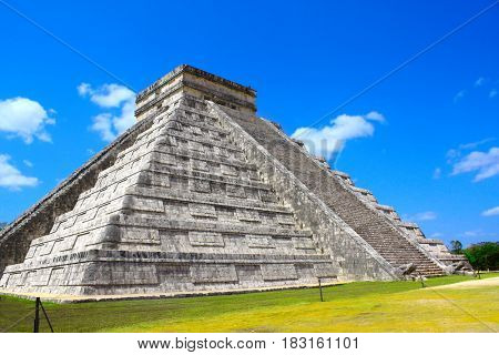 Ancient Mayan pyramid (Kukulcan Temple), Chichen Itza, Yucatan, Mexico. UNESCO world heritage site