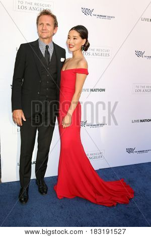 LOS ANGELES - APR 22:  Sebastian Roche, Alicia Hannah at the 2017 The Humane Society Gala at Parmount Studios on April 22, 2017 in Los Angeles, CA