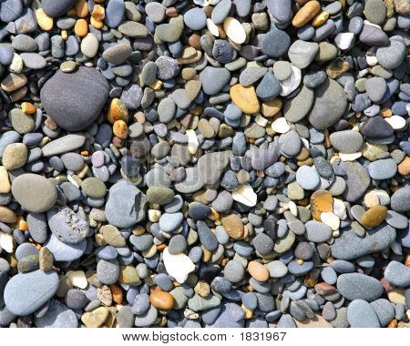 Kiesel auf dem Strand vom Ozean geglättet