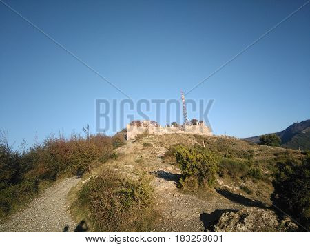 forte sulle alture di Genova, in mezzo alla natura