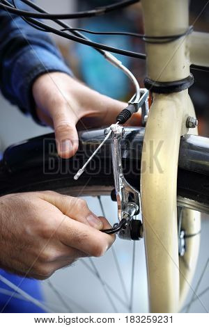 Technical review of the bike. Bicycle brakes, adjustable pads.