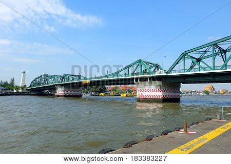 Phra Phuttha Yodfa Bridge It is landmark of Bangkok Thailand. (Translation on Yellow Line is 