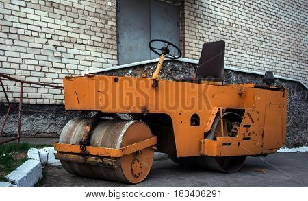 Road roller for repair of roads and construction of new road sections