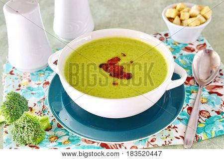 A bowl of a creamy broccoli soup with crunchy bacon. Healthy food. Healthy eating concept
