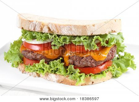 piatto di un hamburger di pane tradicional