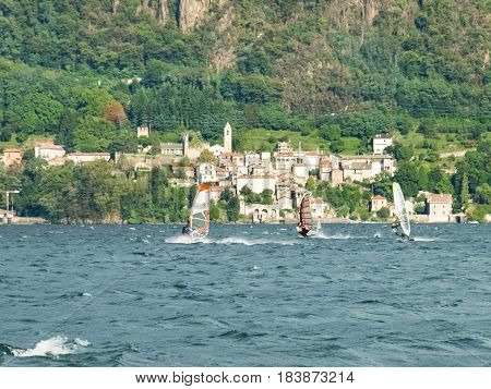 Windsurf E Kitesurf On The Lake