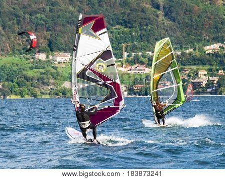 Windsurf E Kitesurf On The Lake