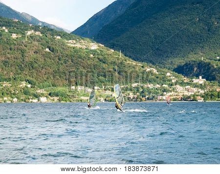 Windsurf E Kitesurf On The Lake