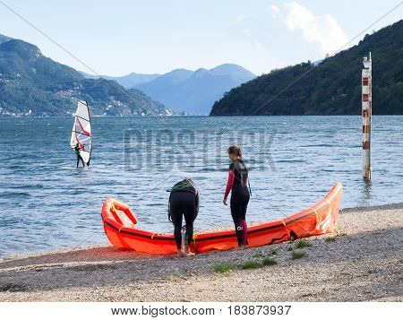 Windsurf E Kitesurf On The Lake