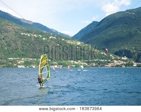 Windsurf E Kitesurf On The Lake