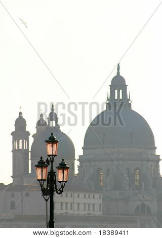 Ver os santa Basílica Maria della Salute (St. Mary de saúde) em Veneza, Itália.